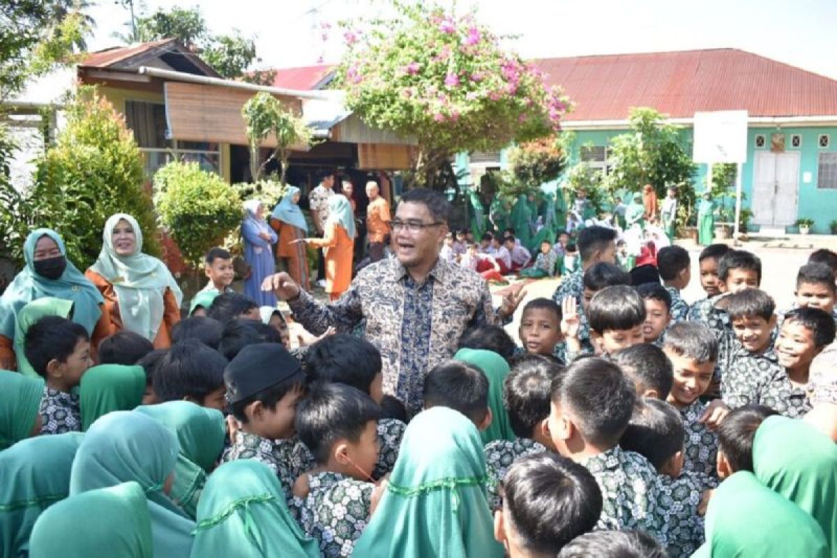 Sekda Payakumbuh apresiasi pemberian bantuan SDN 28