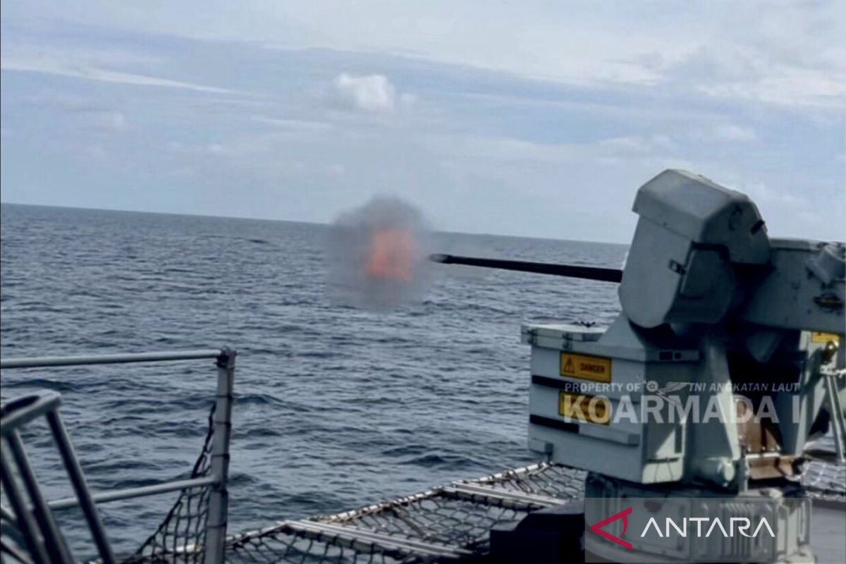 KRI Bung Tomo bersiap menjelang latihan bersama Angkatan Laut Vietnam