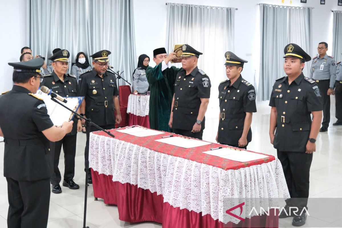 Kakanwil Kemenkumham Babel lantik tiga Perancang Peraturan Perundang-undangan