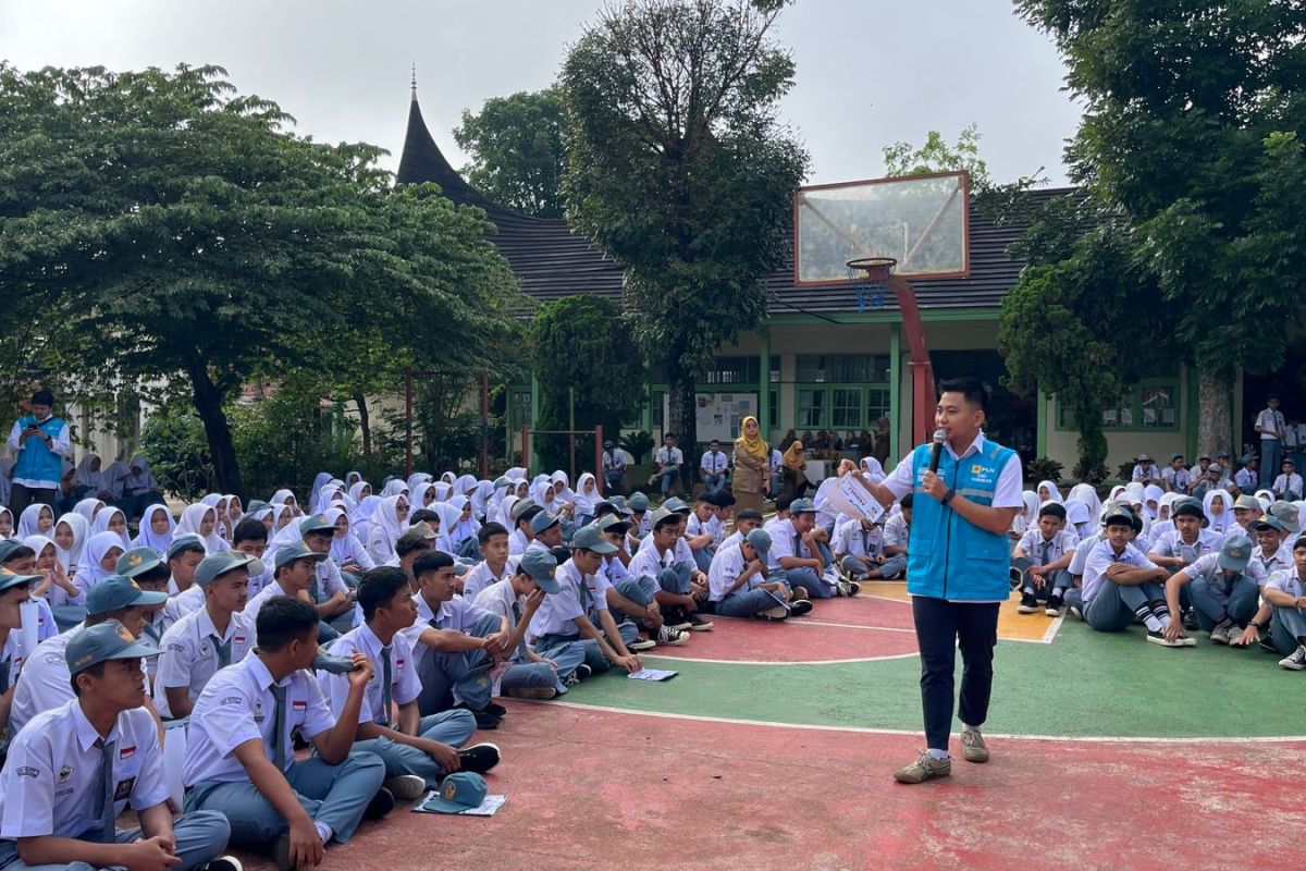 Jelang HUT RI, PLN Mobile "goes to school"