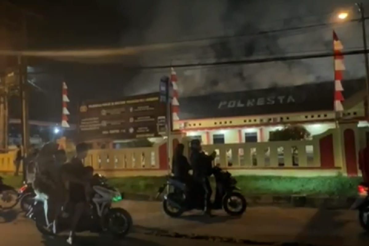 Kantor Polresta Deli Serdang terbakar