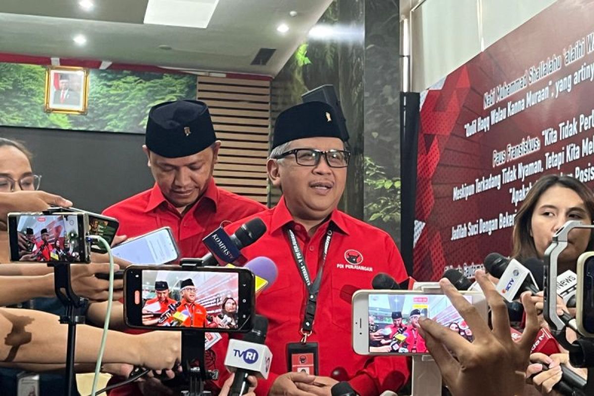 Hasto Kristiyanto bantah isu sebut PDIP sulit cari parpol kerja sama di Pilkada 2024