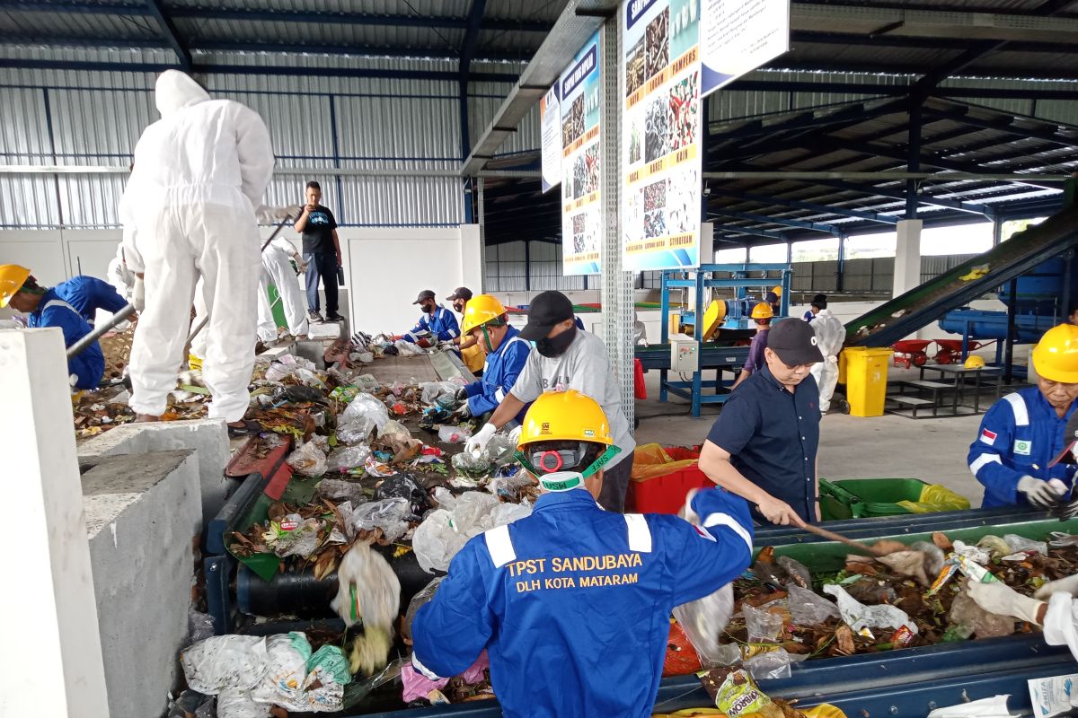 TPST Sandubaya, solusi limbah plastik dan sumber PAD baru Kota Mataram