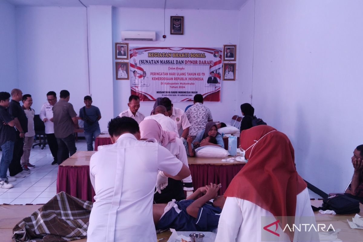 Pemkab Mukomuko Bengkulu gelar bakti sosial peringati HUT RI