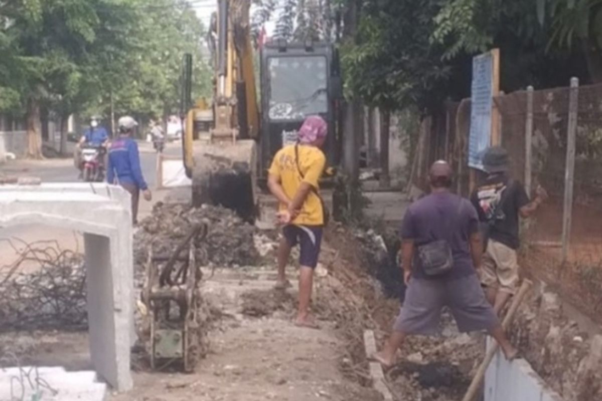 Pelebaran saluran air sepanjang 1 km di Cengkareng capai 40 persen