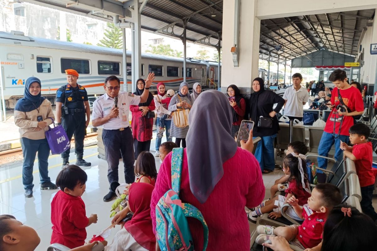 KAI Daop 1 berikan edukasi komunitas Petualang Cilik Sukabumi