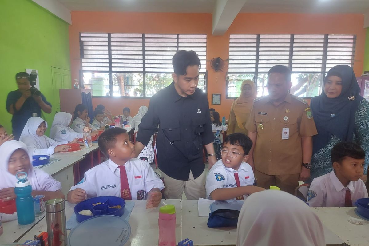 Pengusaha makanan dilatih siapkan menu makan sesuai standar gizi nasional