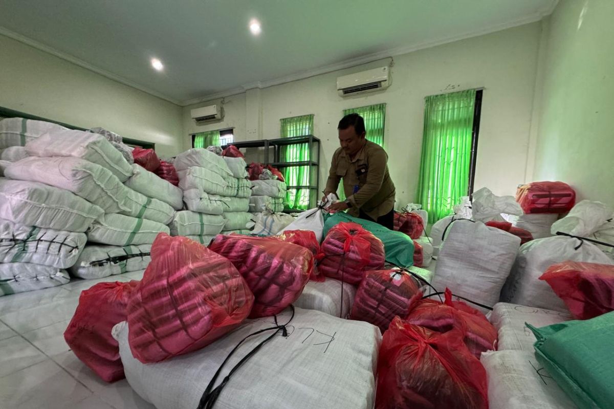 Pemkot Madiun distribusikan seragam sekolah gratis untuk ribuan siswa