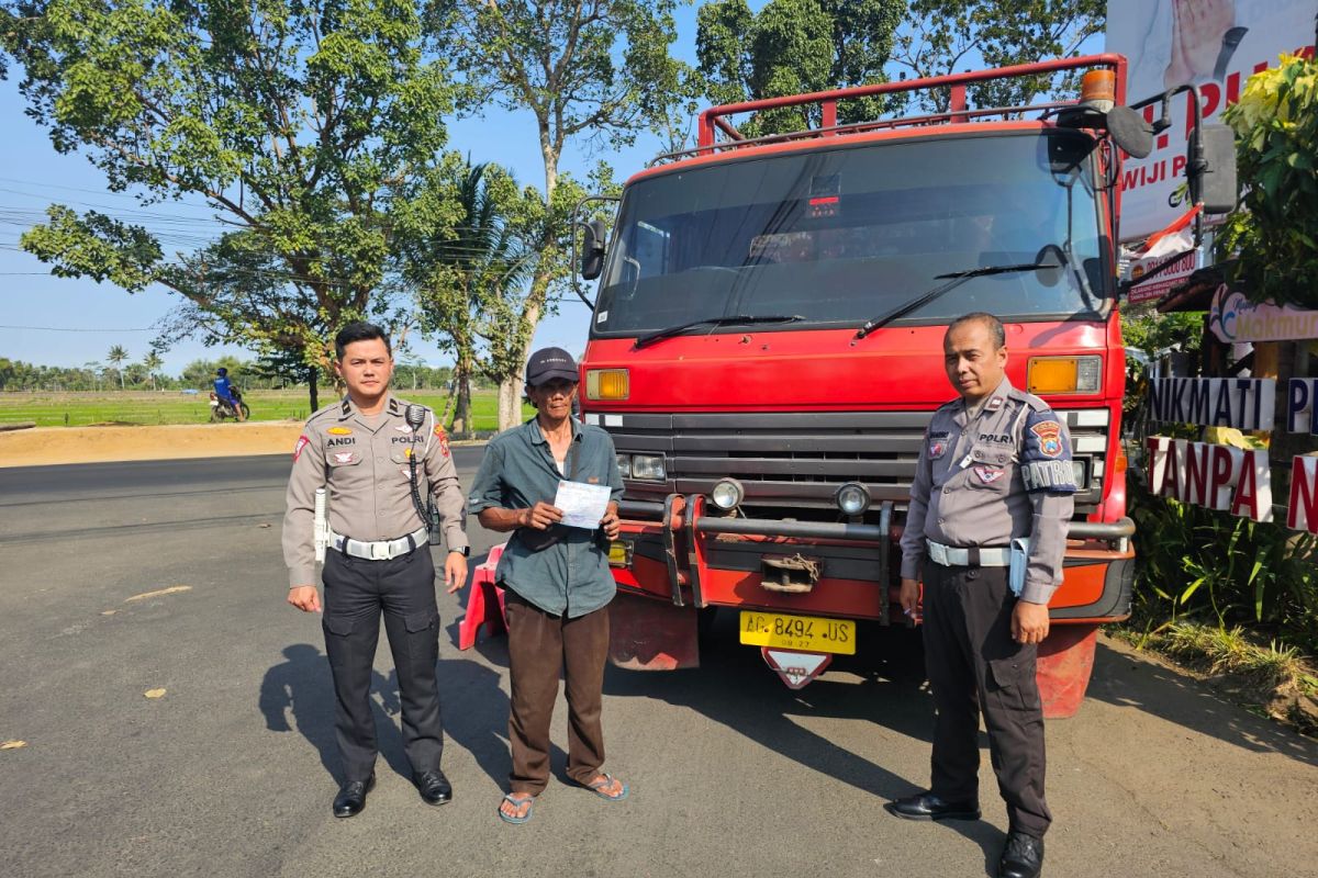 Truk kelebihan muatan hingga rusak kabel listrik di Malang ditindak polisi