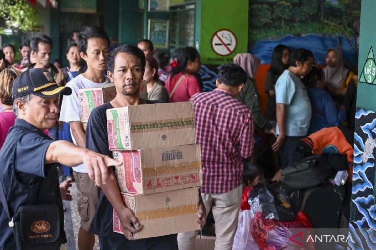 Lansia di pengungsian kebakaran Manggarai butuh bubur dan obat-obatan