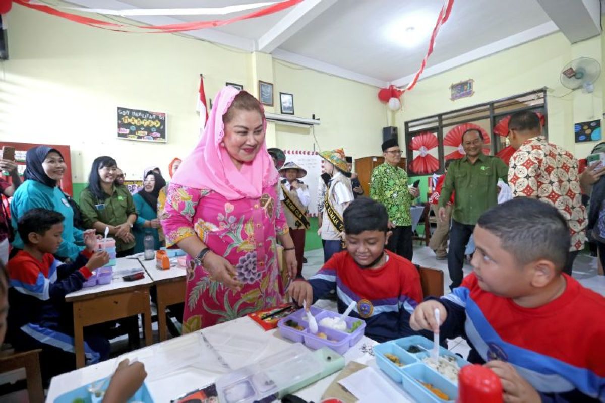 Kemarin, health pass untuk cegah mpox dan uji coba makan siang gratis