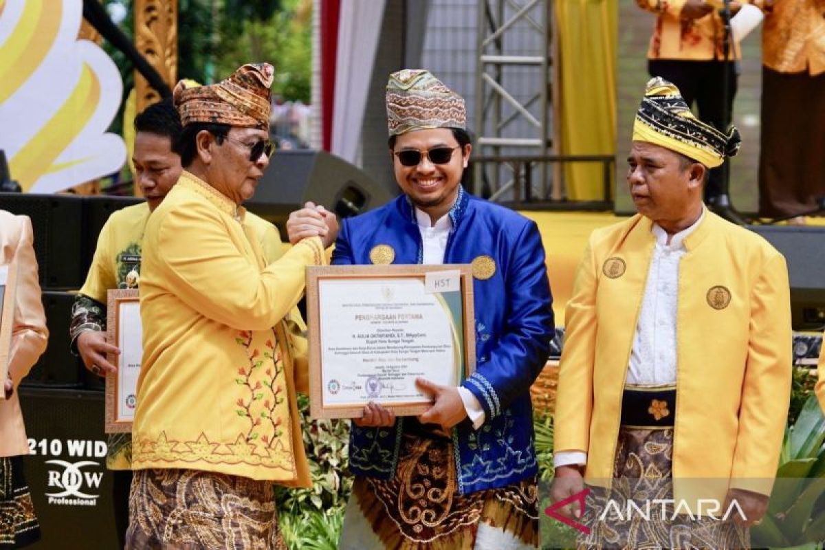 HST wins the most independent village award in South Kalimantan