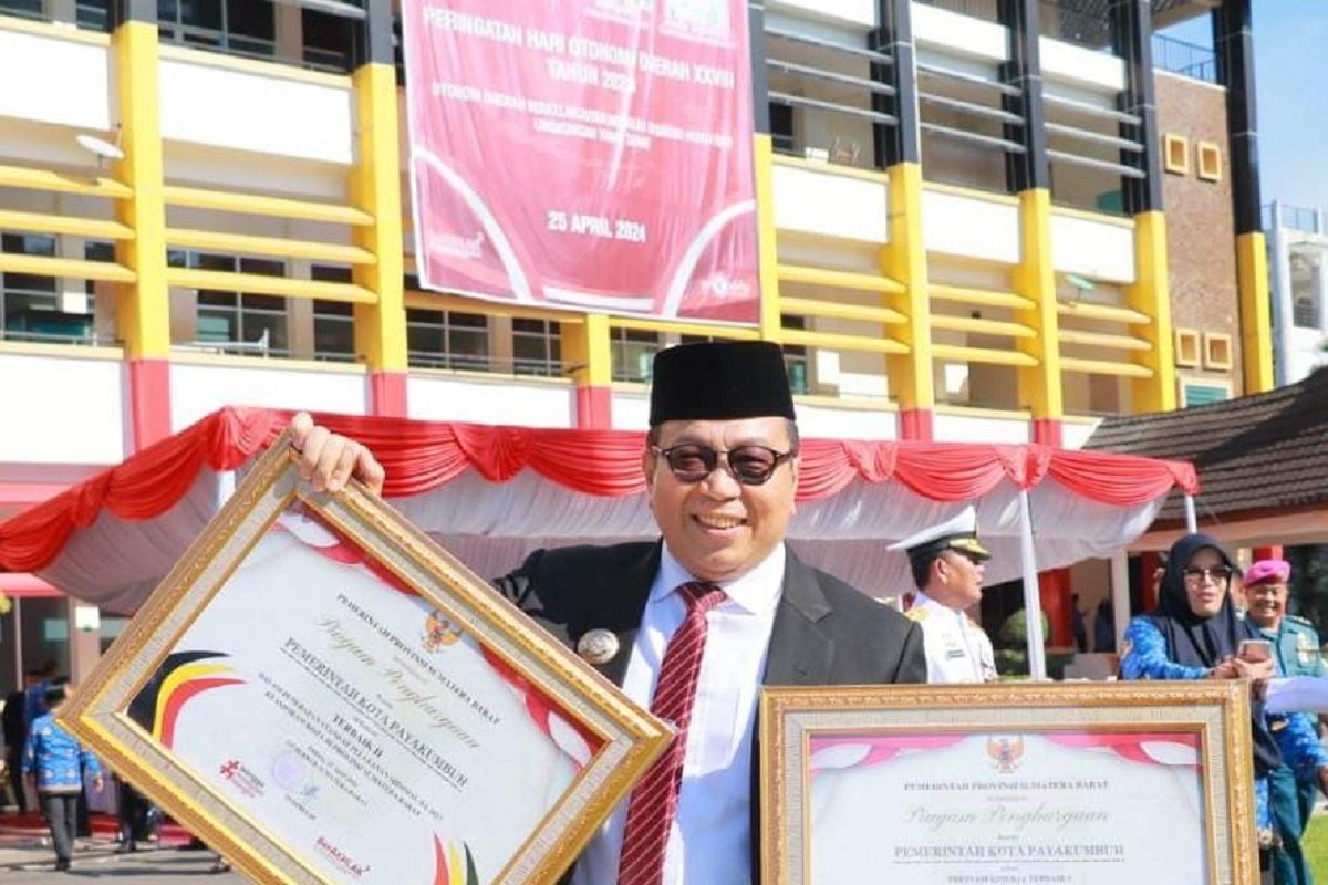 Pemkot Payakumbuh terima dua penghargaan