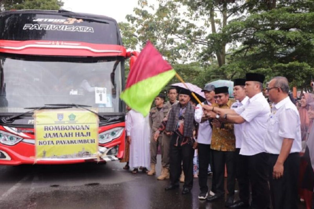 204 JCH Kota Payakumbuh bertolak ke Embarkasi Padang