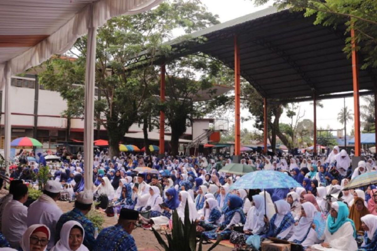 Ribuan jamaah BKMT padati GOR M. Yamin