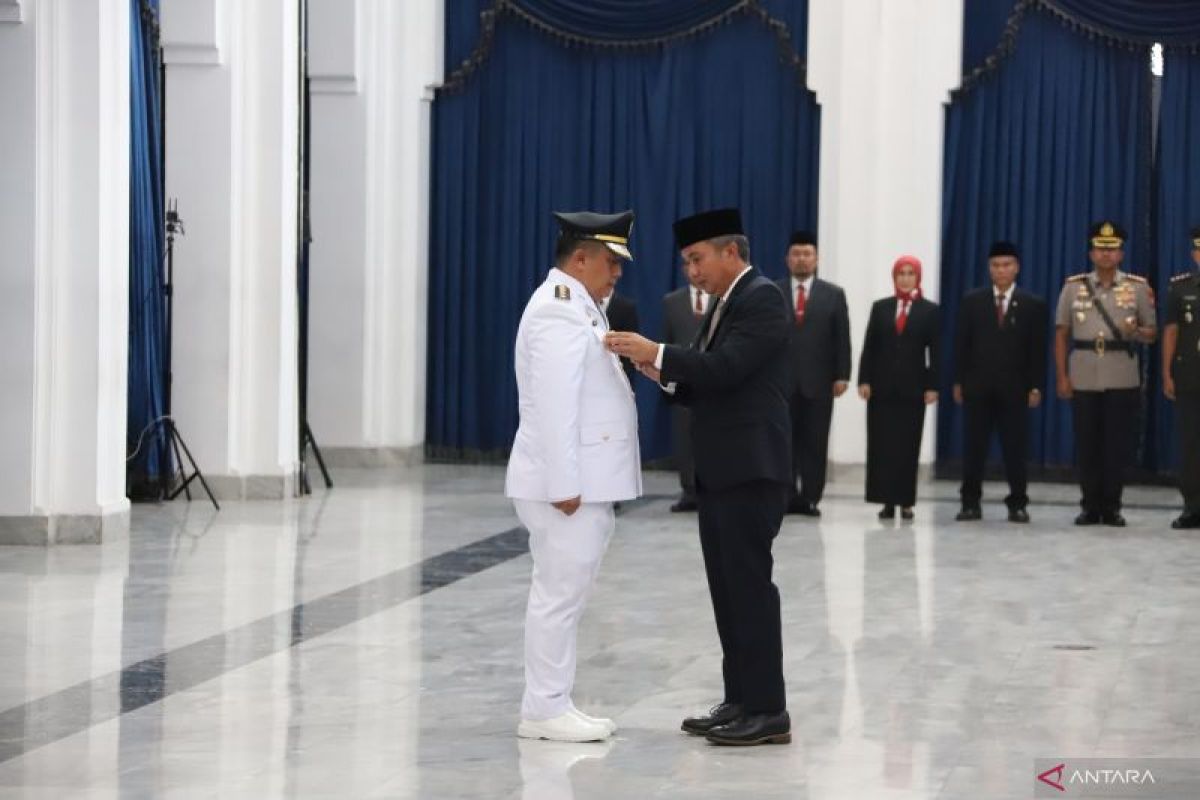 Gubernur Jabar lantik Sekda Bekasi Dedy Supriyadi sebagai penjabat bupati