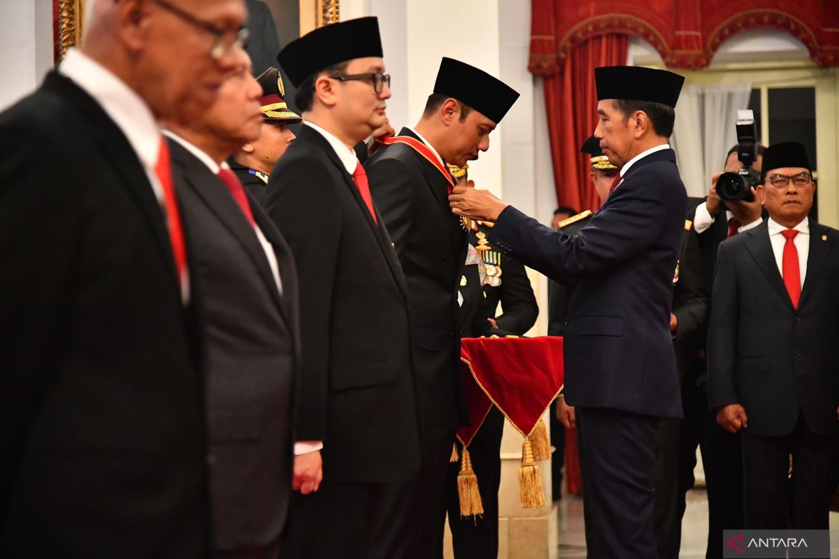 Minister AHY conferred Bintang Mahaputra Nararya by President Jokowi