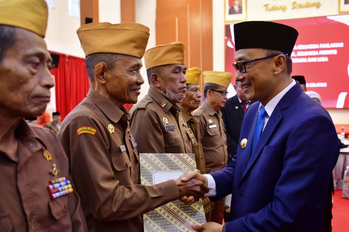 Pj Gubernur Sulsel silaturahmi keluarga pejuang jelang HUT RI