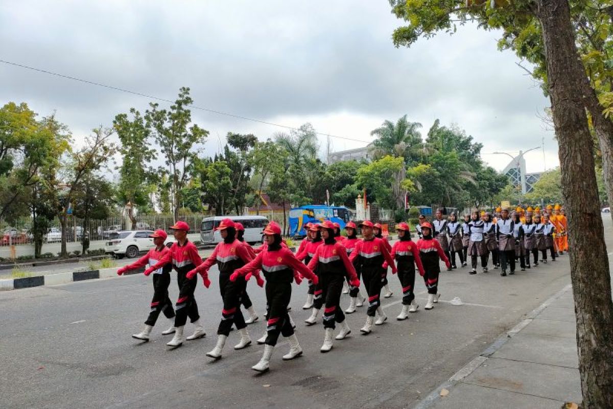 Peserta gerak jalan HUT RI di Pekanbaru kaget karena pengumuman mendadak