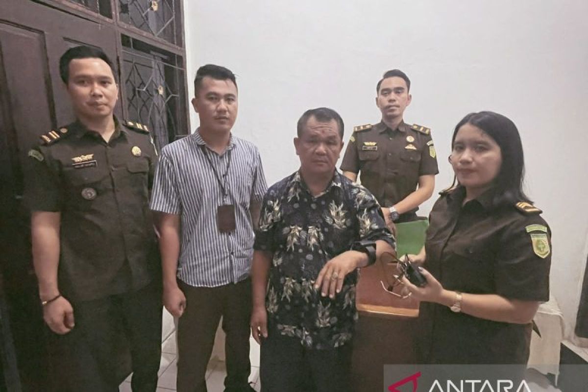 Perdana, Kejari Inhu pasang gelang detektor pada tahanan kota