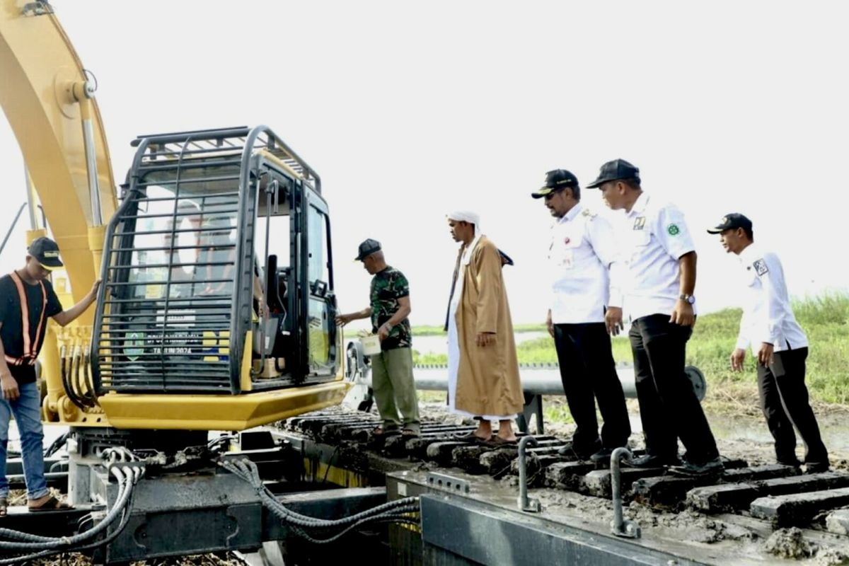 Pemkab HSU tambah tiga ekskavator bantu atasi gulma di lahan rawa