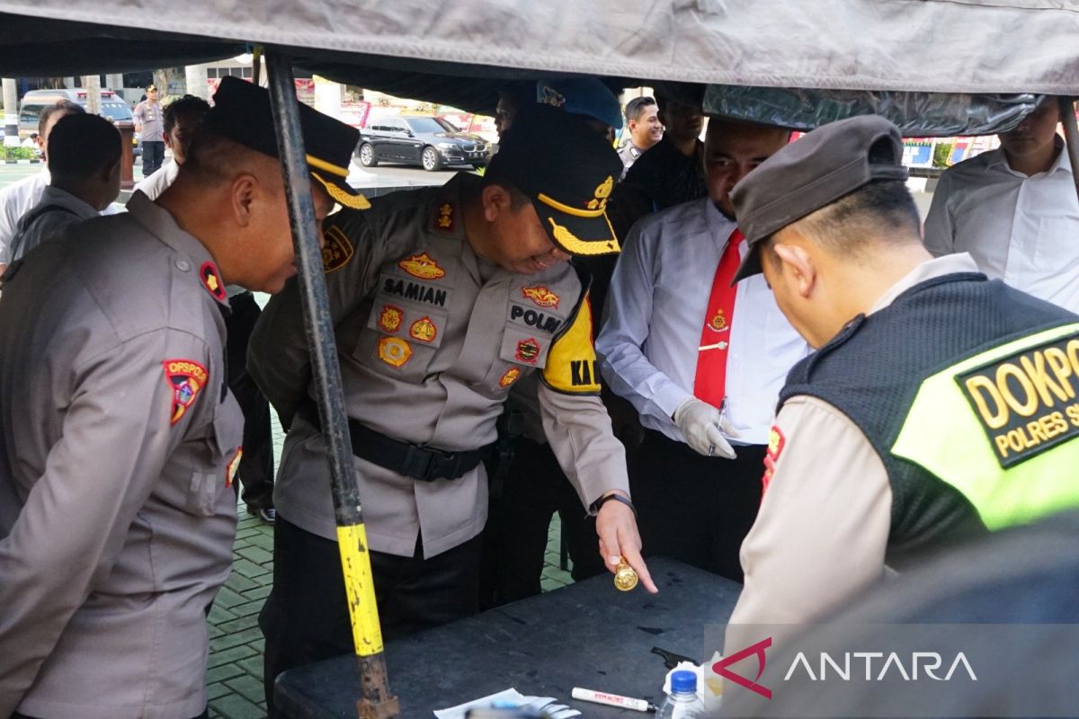 Hari pertama bertugas Kapolres Sukabumi perintahkan pemeriksaan urine seluruh personel