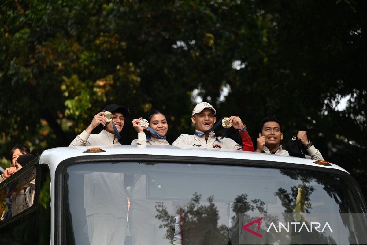 Veddriq, Rizki, dan Gregoria sambut baik arak-arakan Olimpiade