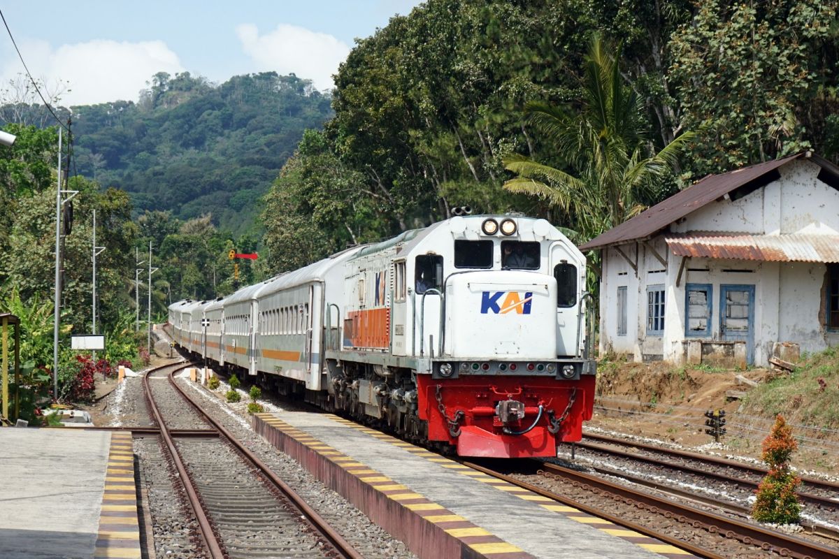 Jalur kereta api di Daop Jember aman dilalui usai gempa di Bali