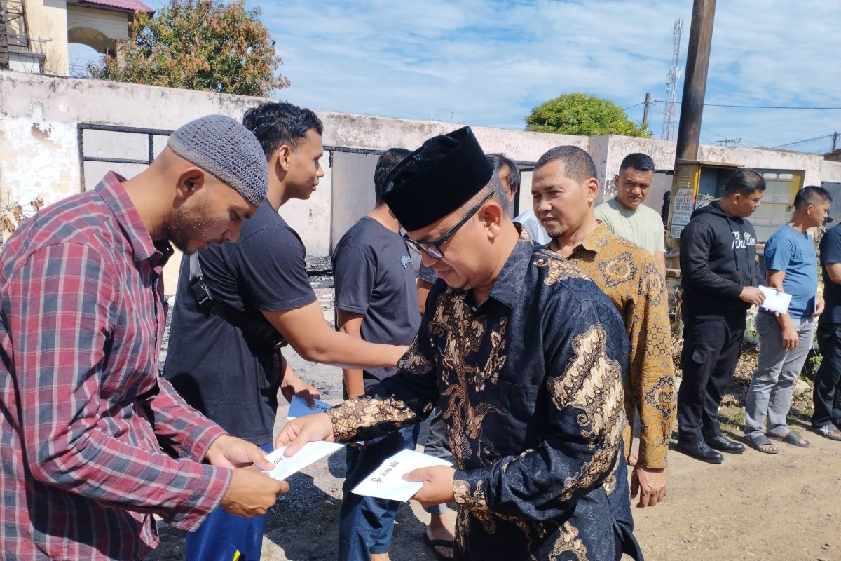 Korban kebakaran Aspol di Banda Aceh terima bantuan dari Baitul Mal