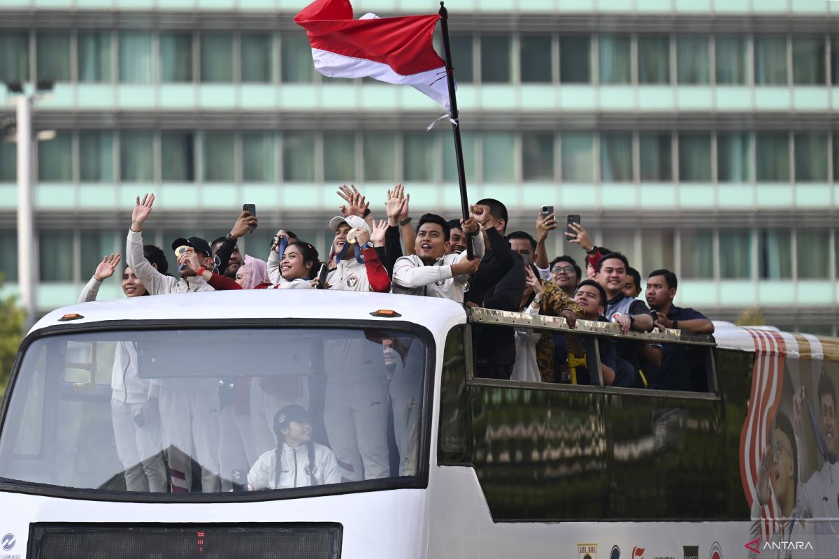 Veddriq, Rizki, dan Gregoria senang disambut arak-arakan Olimpiade