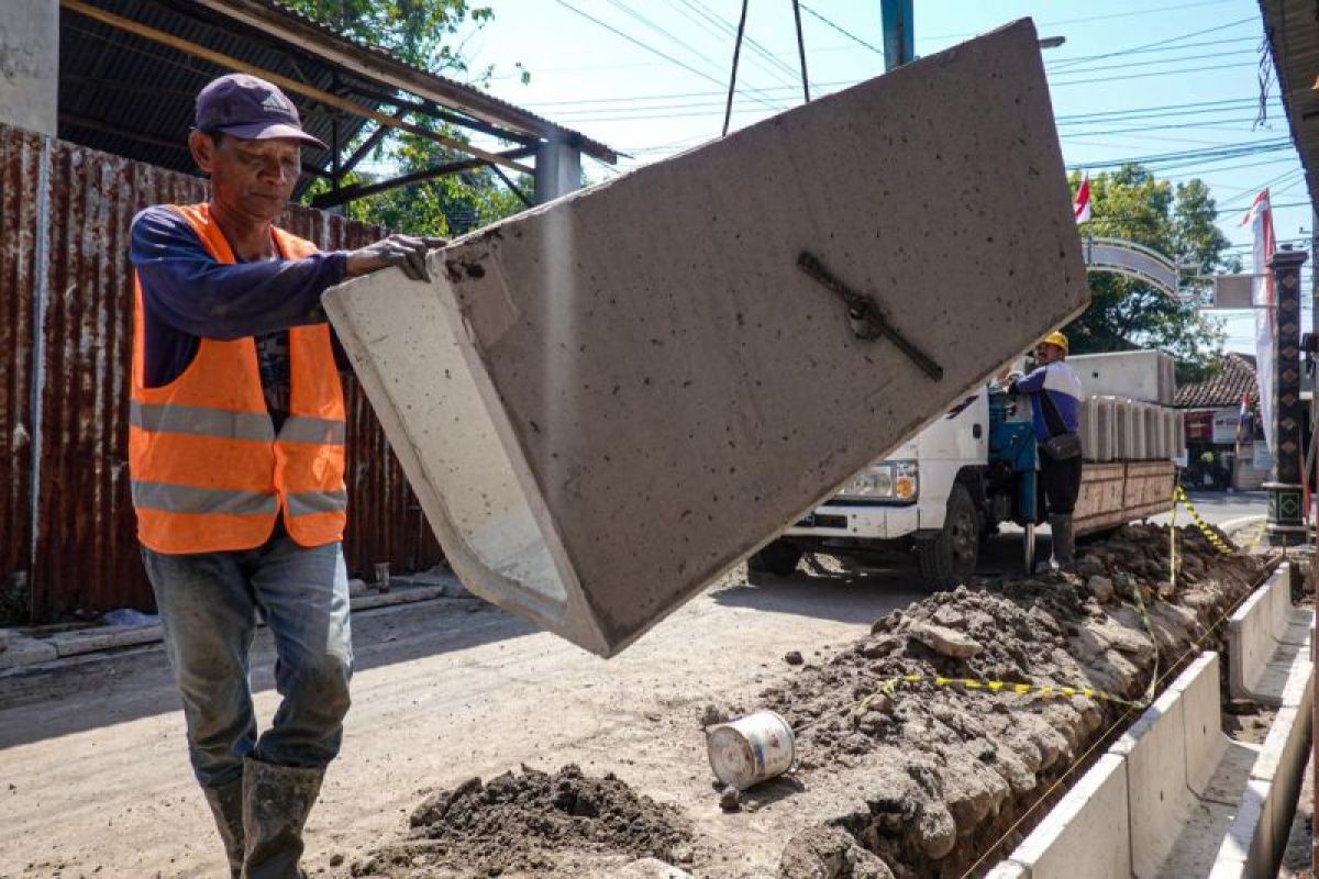 Dinas PUPR Kota Madiun bangun saluran lingkungan di tiap kelurahan