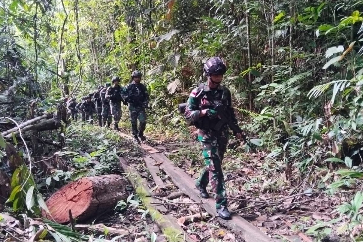 Satgas Pamtas RI-PNG patroli patok batas negara di Kampung Mosso