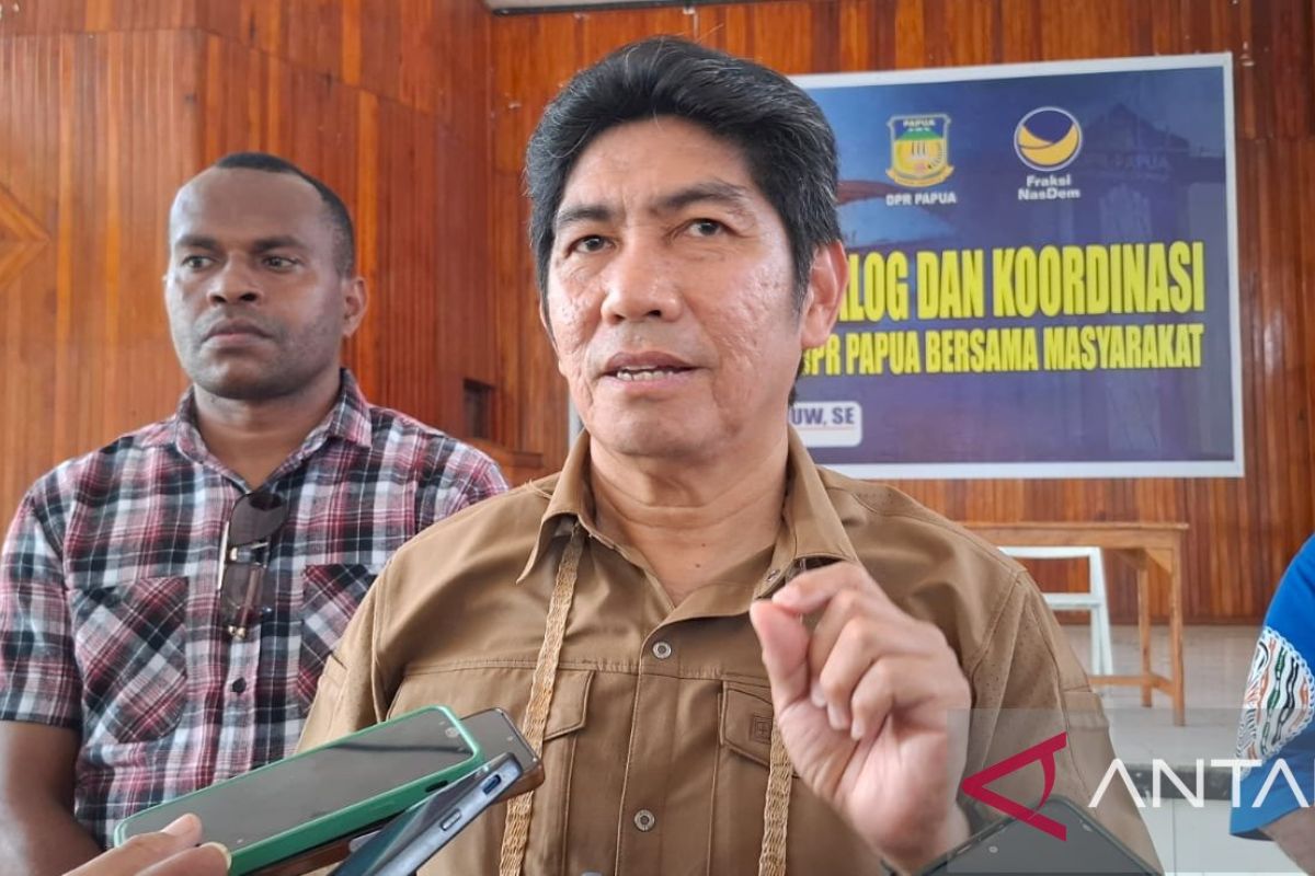 Ketua DPRP membantu rehab 624 rumah milik warga Kota Jayapura