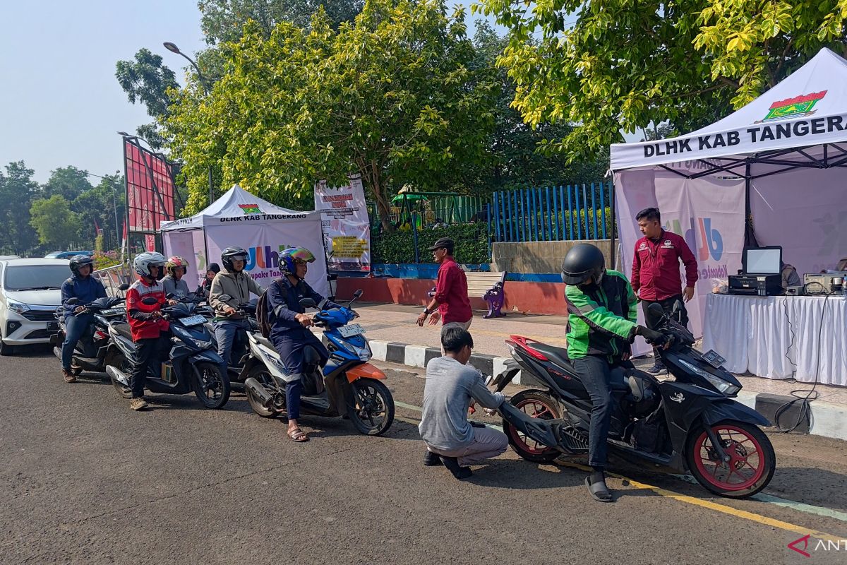 Tekan polusi, Pemkab Tangerang uji emisi ratusan kendaraan