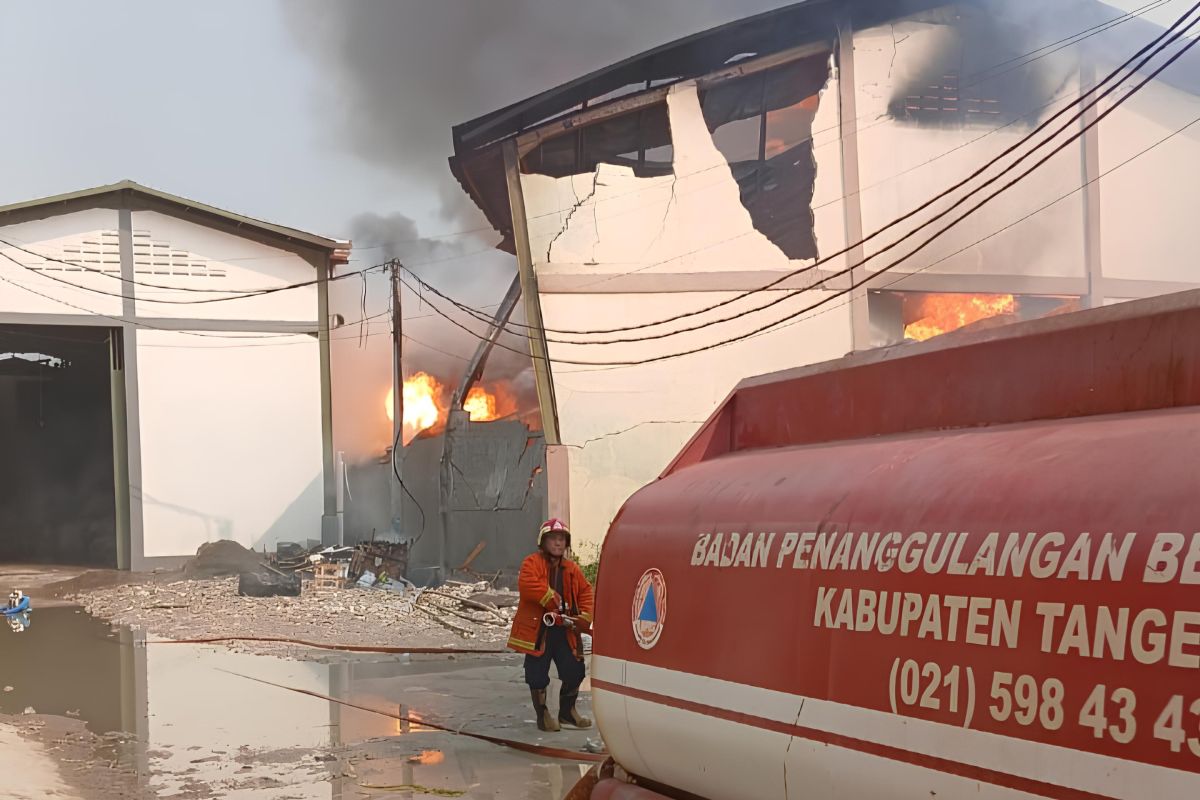 Kebakaran gudang kimia di Tangerang akibatkan lima orang jadi korban