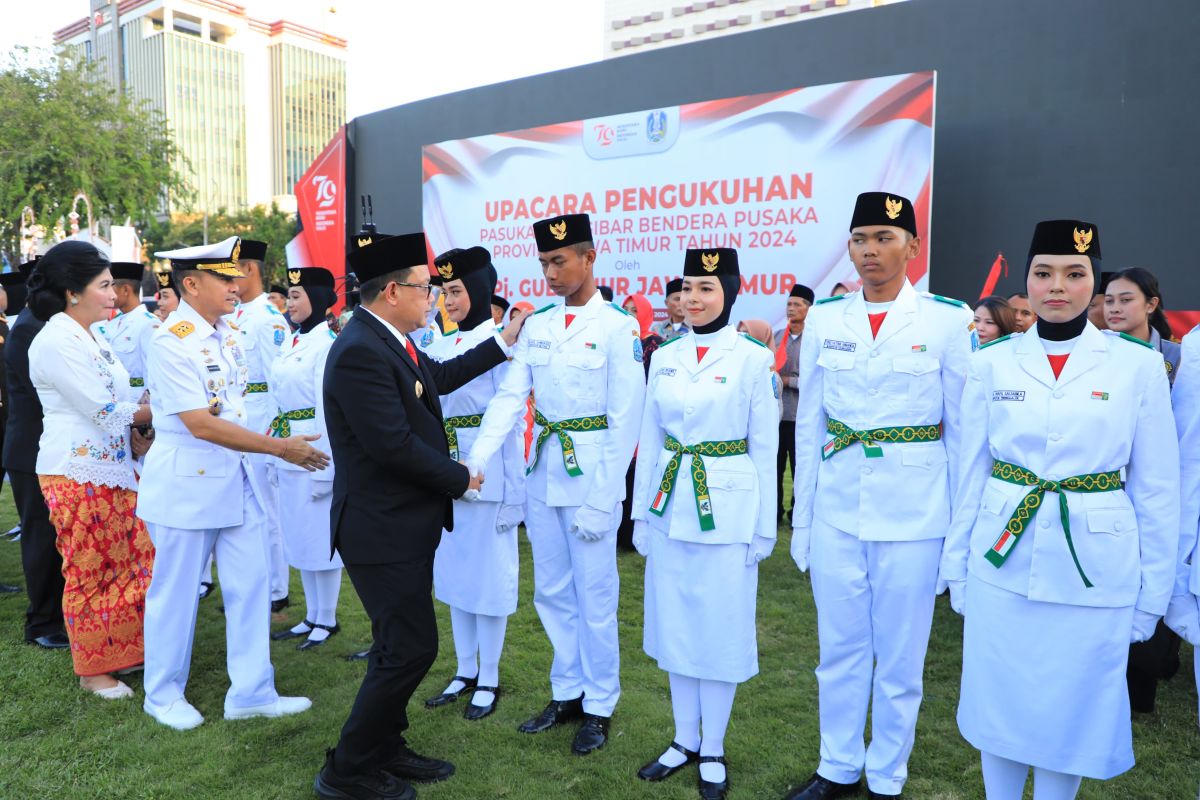 Pj Gubernur kukuhkan 64 anggota Paskibraka Jatim