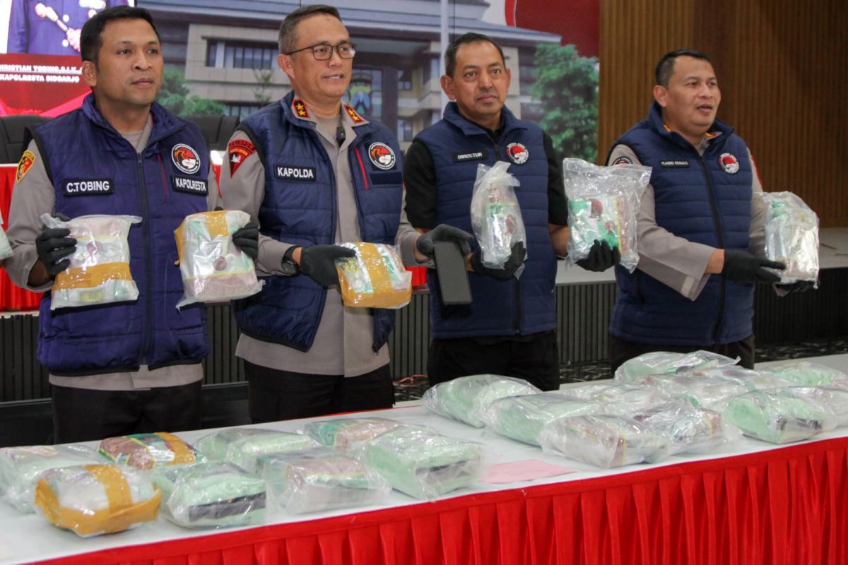 Sidoarjo Police seize pickup truck, 30kg meth in drug bust