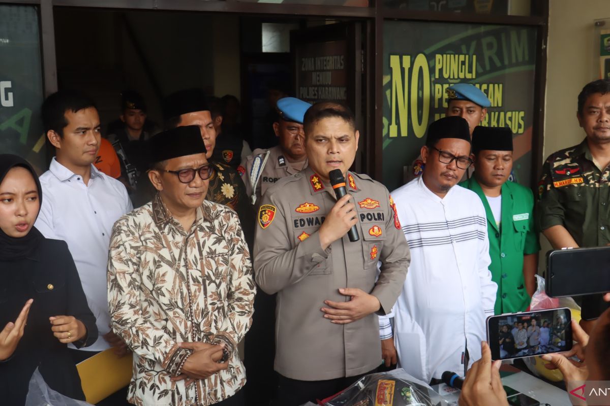 Polres Karawang tangkap dua tersangka penyerangan kiai NU dan Banser