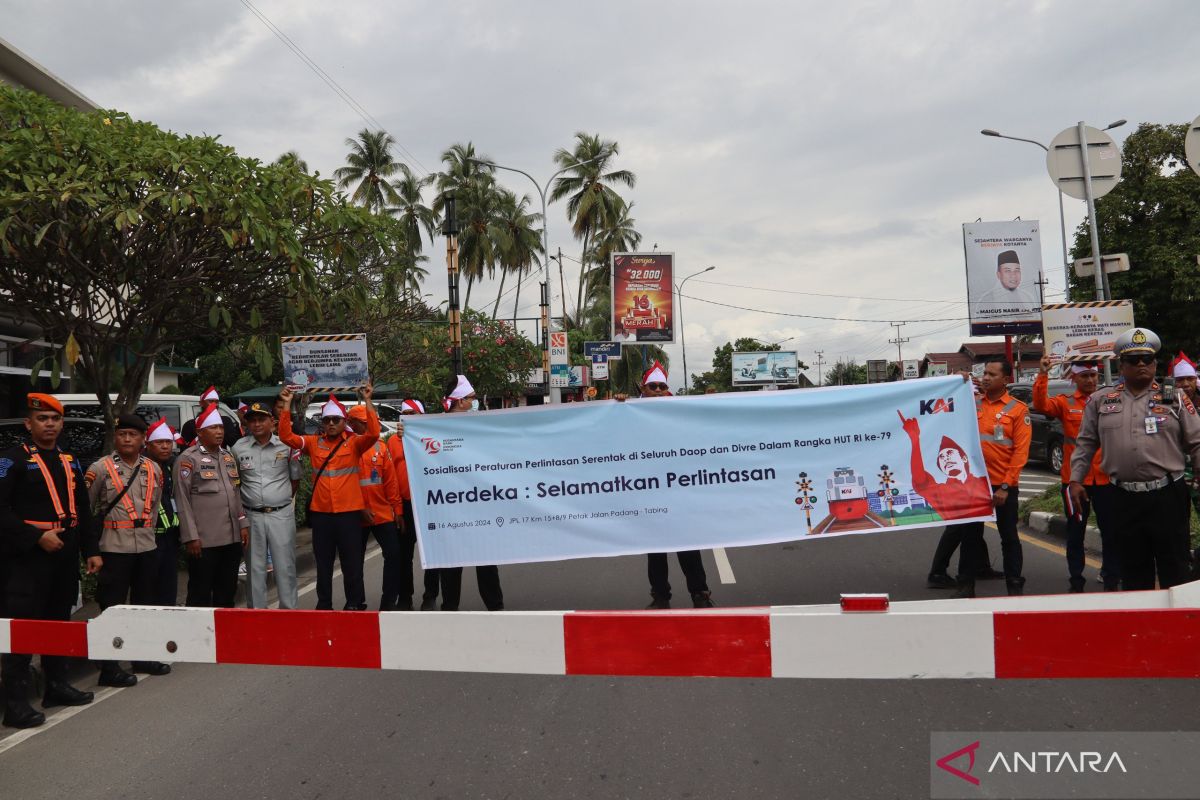 PT KAI Sumbar gandeng komunitas sosialisasi keselamatan di perlintasan