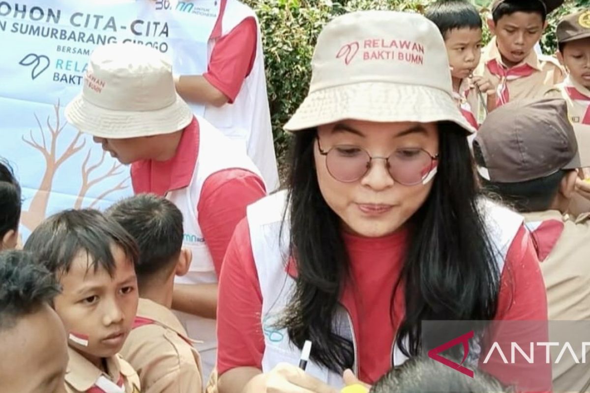 Relawan Bakti BUMN hibur anak-anak SDN di Subang