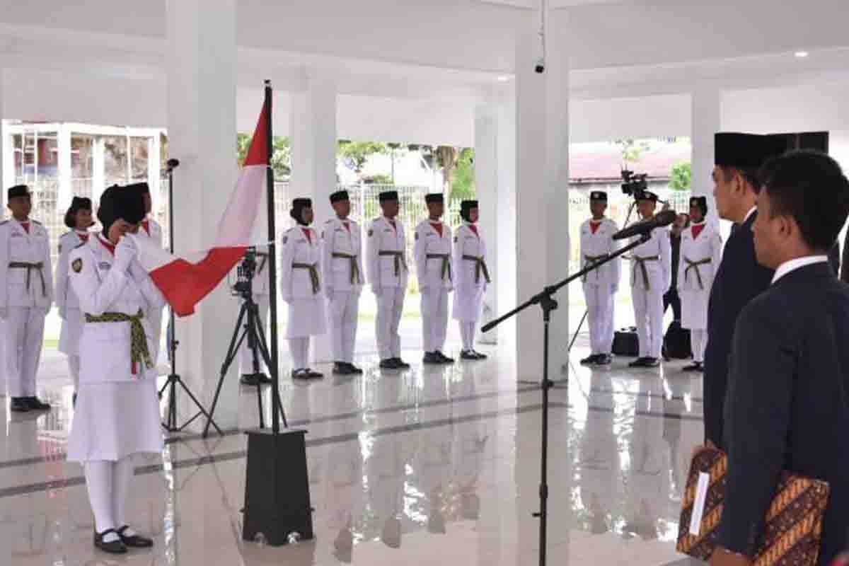 Pj Bupati resmi kukuhkan 70 pelajar Kobar terpilih jadi paskibraka