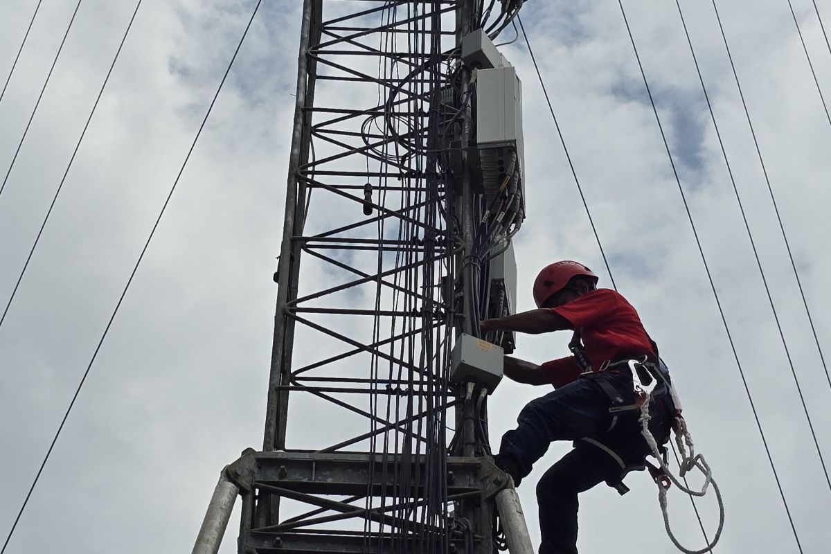 Masyarakat Desa Burungasi kini nikmati jaringan Telkomsel dengan mudah