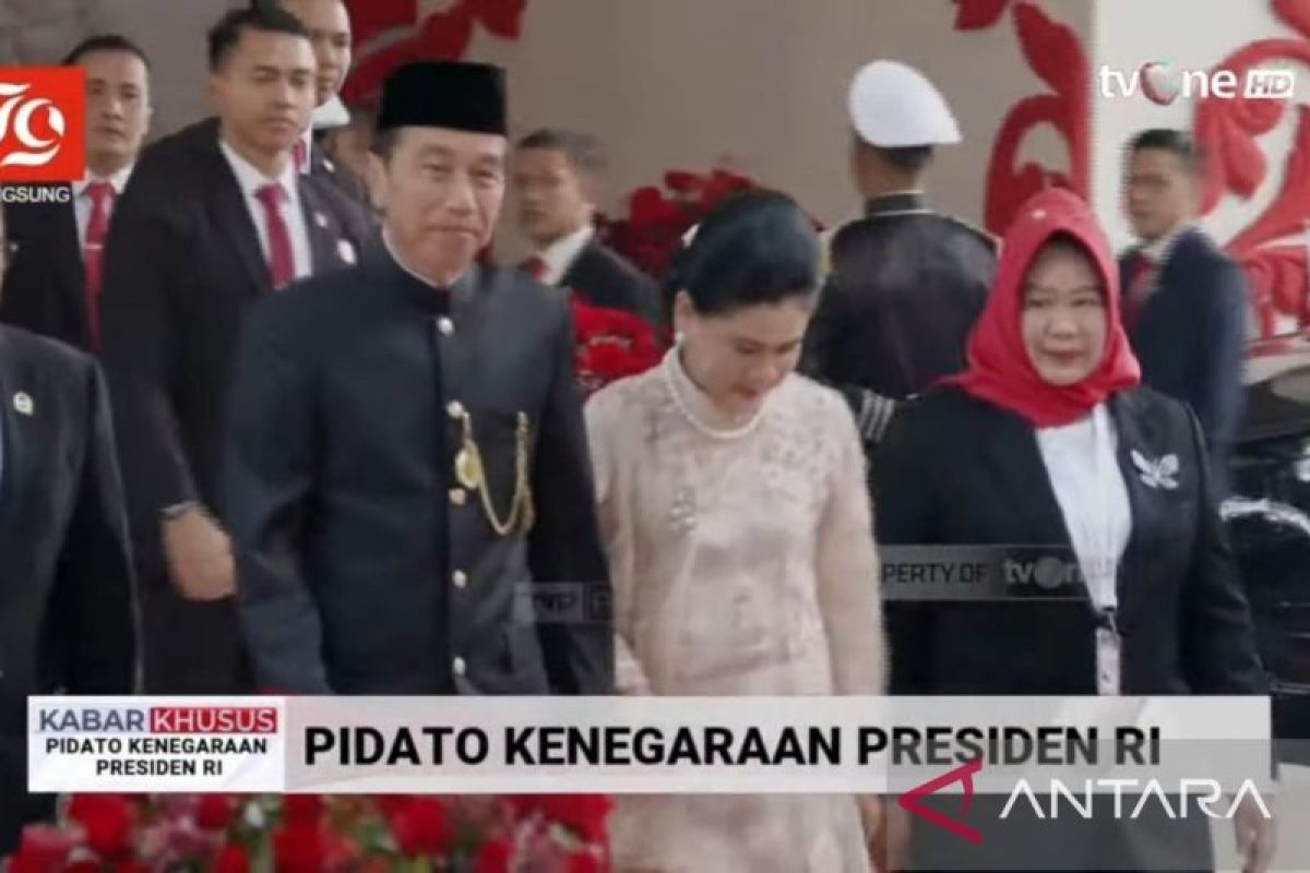 Presiden Jokowi kenakan busana adat khas Betawi saat hadiri Sidang Tahunan MPR 2024