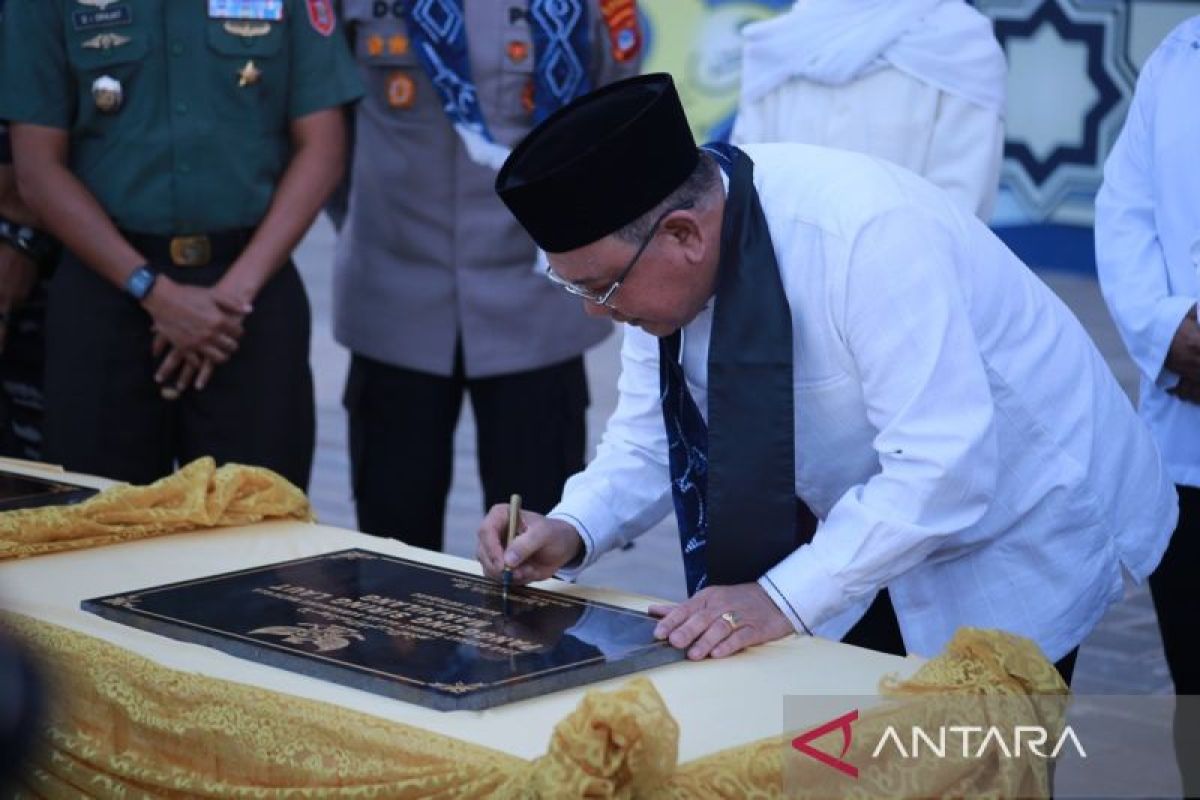 Kotabaru Regent inaugurates a cruise ship mosque