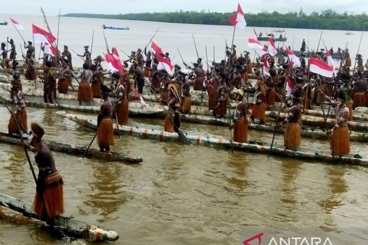 Parade Perahu Lesung warnai kemeriahan HUT ke-79 RI di Asmat