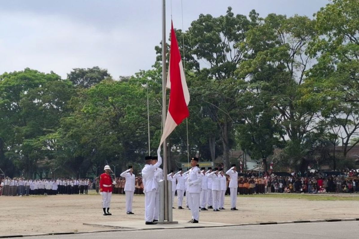 Pertama kali duplikat bendera pusaka berkibar di Bukittinggi