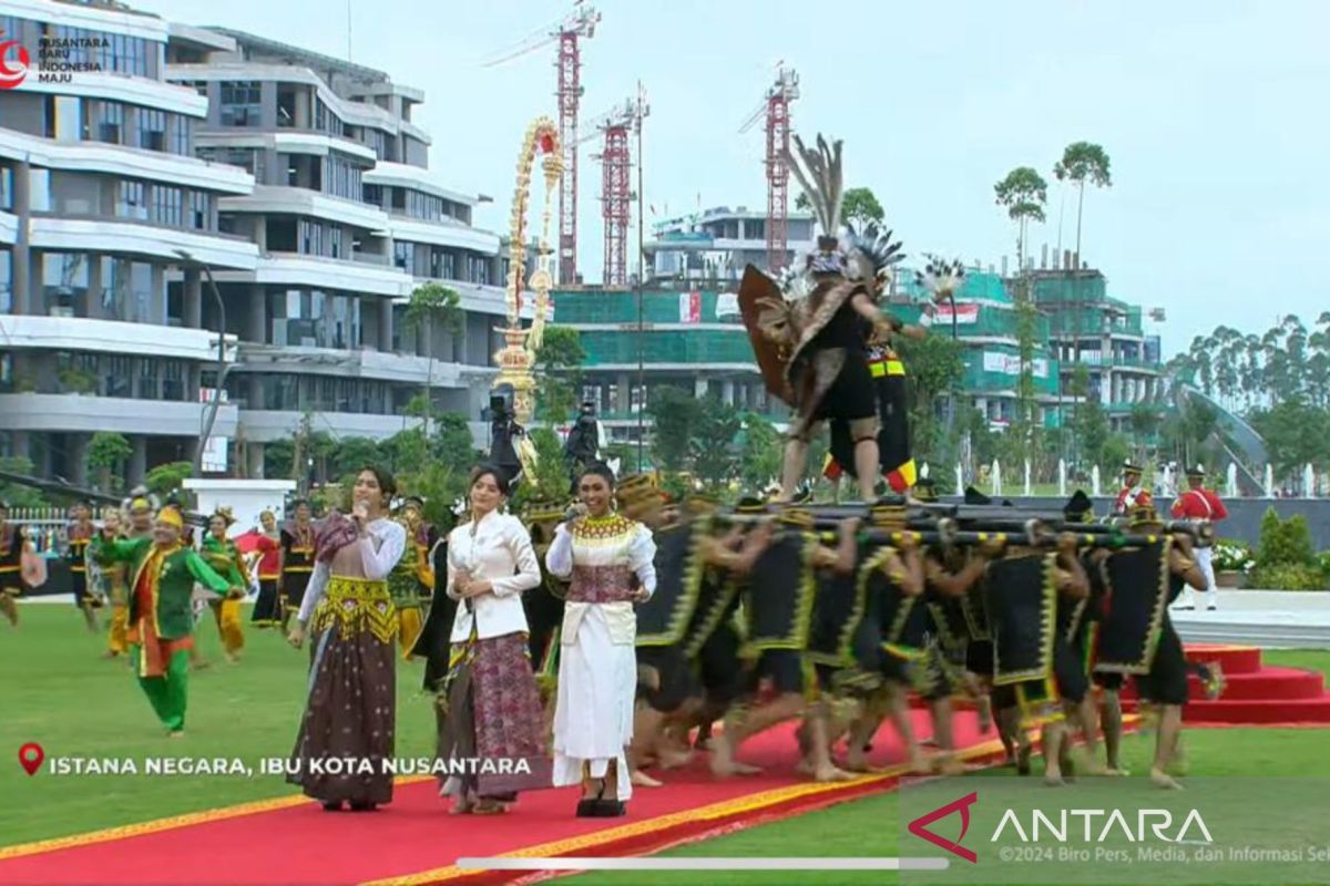 Lagu Puspa Warni dan Tarian Natana Borneo meriahkan upacara di IKN