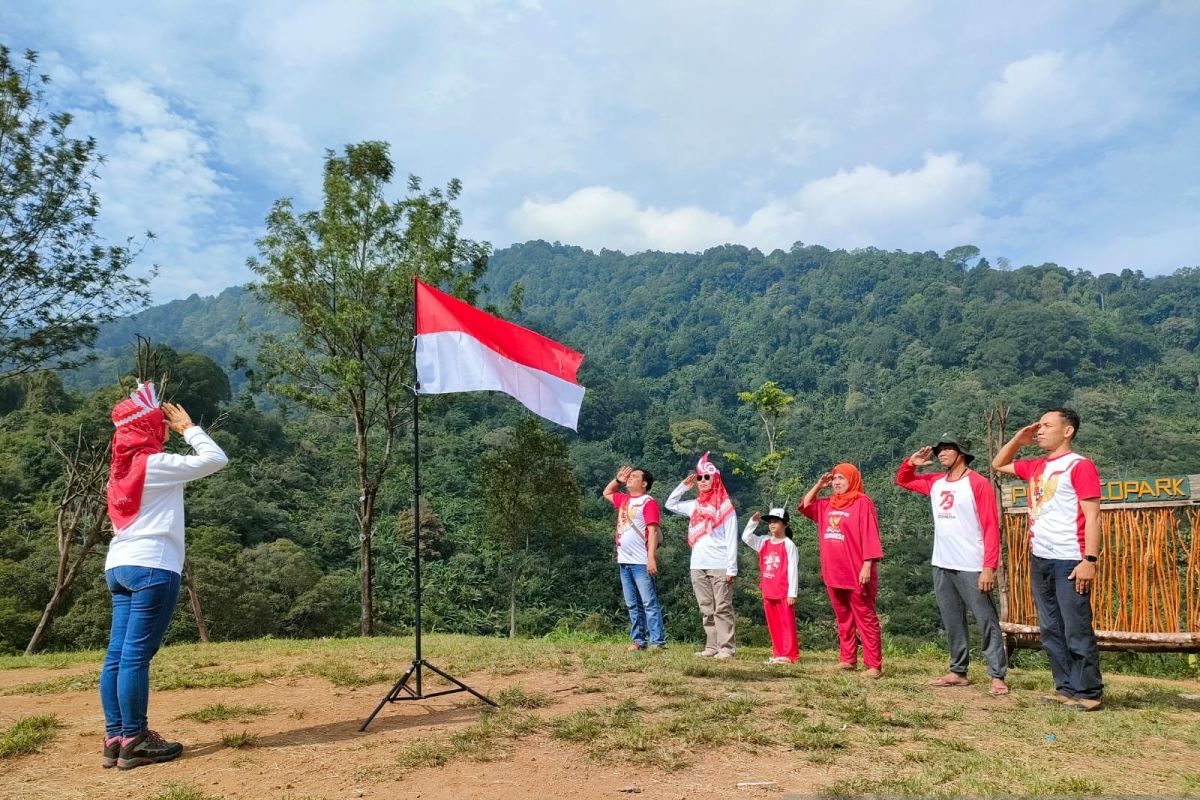 Mencintai  Indonesia dengan segala cara