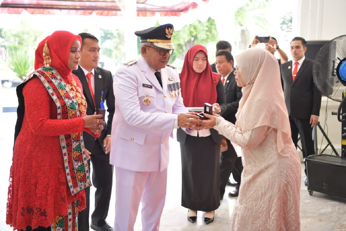 Pemerintah Aceh serahkan cenderamata untuk keluarga pahlawan