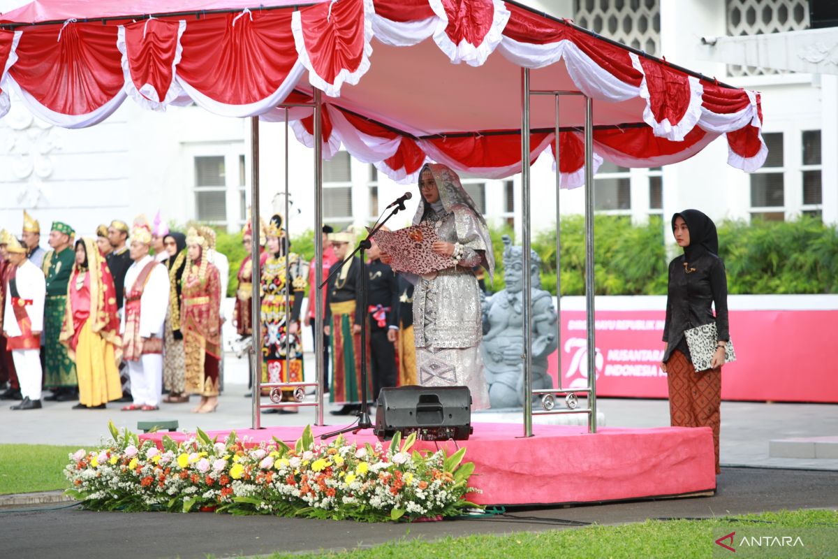 Baju adat Nusantara warnai upacara HUT ke-79 RI di Banyuwangi